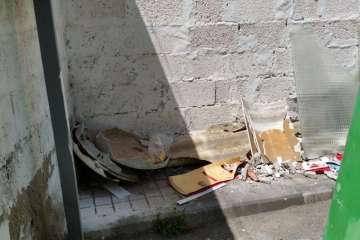 Restos de material con amianto en diversos puntos del municipio (Foto TA)